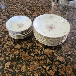 16 Pieces Meito Fine China Rose Lane