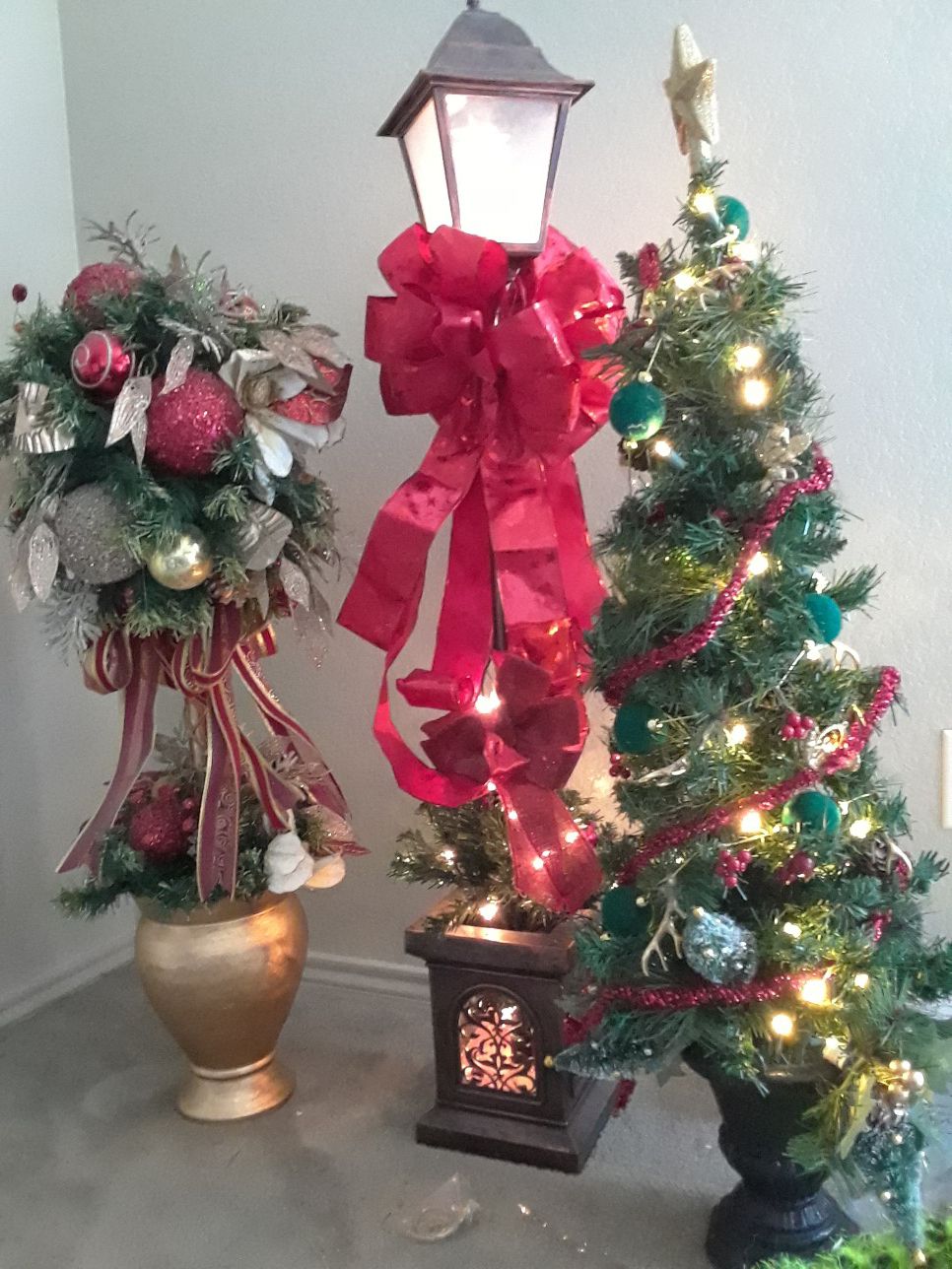 Christmas Topiary, Tree, Lantern Beautiful