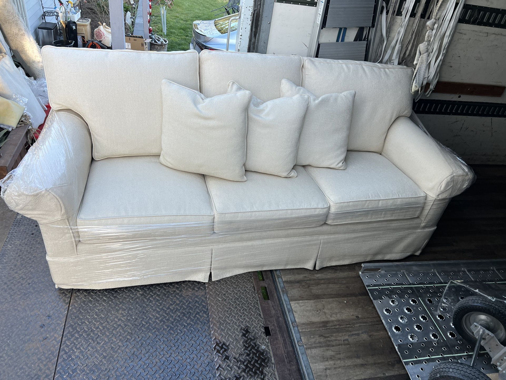 Century Furniture beige sofa – like new – high quality – pillows included