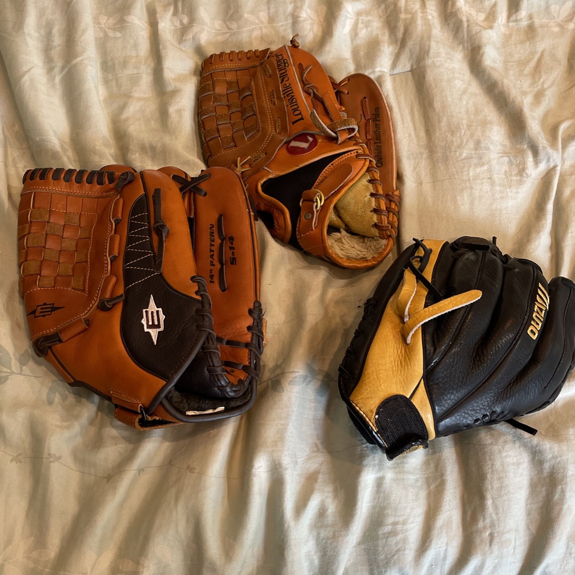 Baseball Gloves 35to 40