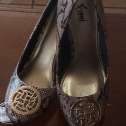 New  Nuevo $25 Size 8 1/2