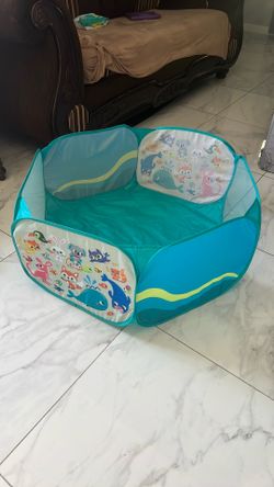 Small play pen