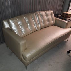 ** ABSOLUTELY BEAUTIFUL MODERN LEATHER COUCH SOFA** $600 OBO