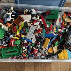 Large Bin of mixed Lego bricks only(NO mini figures)
