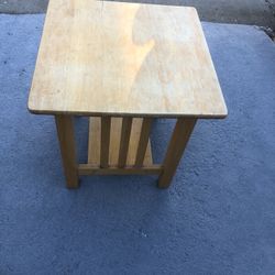 Very Good Condition Hardwood Table