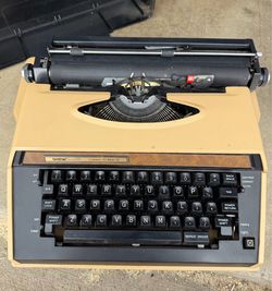 Vintage Brother Correct-O-Riter XL Electronic Typewriter Model 4912L w/ Carry Case Japan Untested