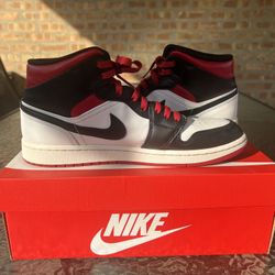 Jordan 1 Mid White Heel