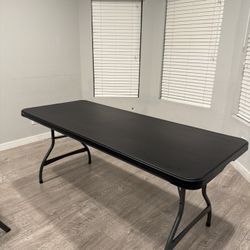 Lifetime Folding Table with 5 Chairs – Excellent Condition