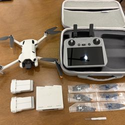 DJI Mini 4 Pro Fly More Combo 