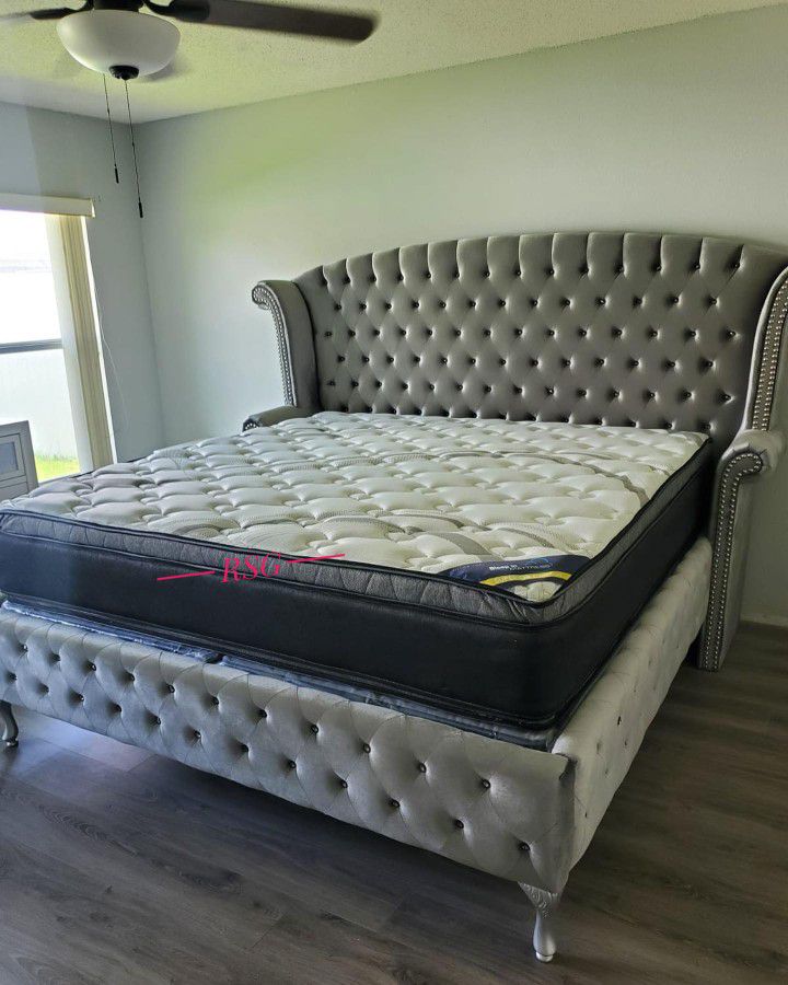 Black/Gray Velvet Tufted Design Queen Size Bed Frame ⭐ King Size Bed Available ⭐ Matching Bedroom Furniture Set Available 