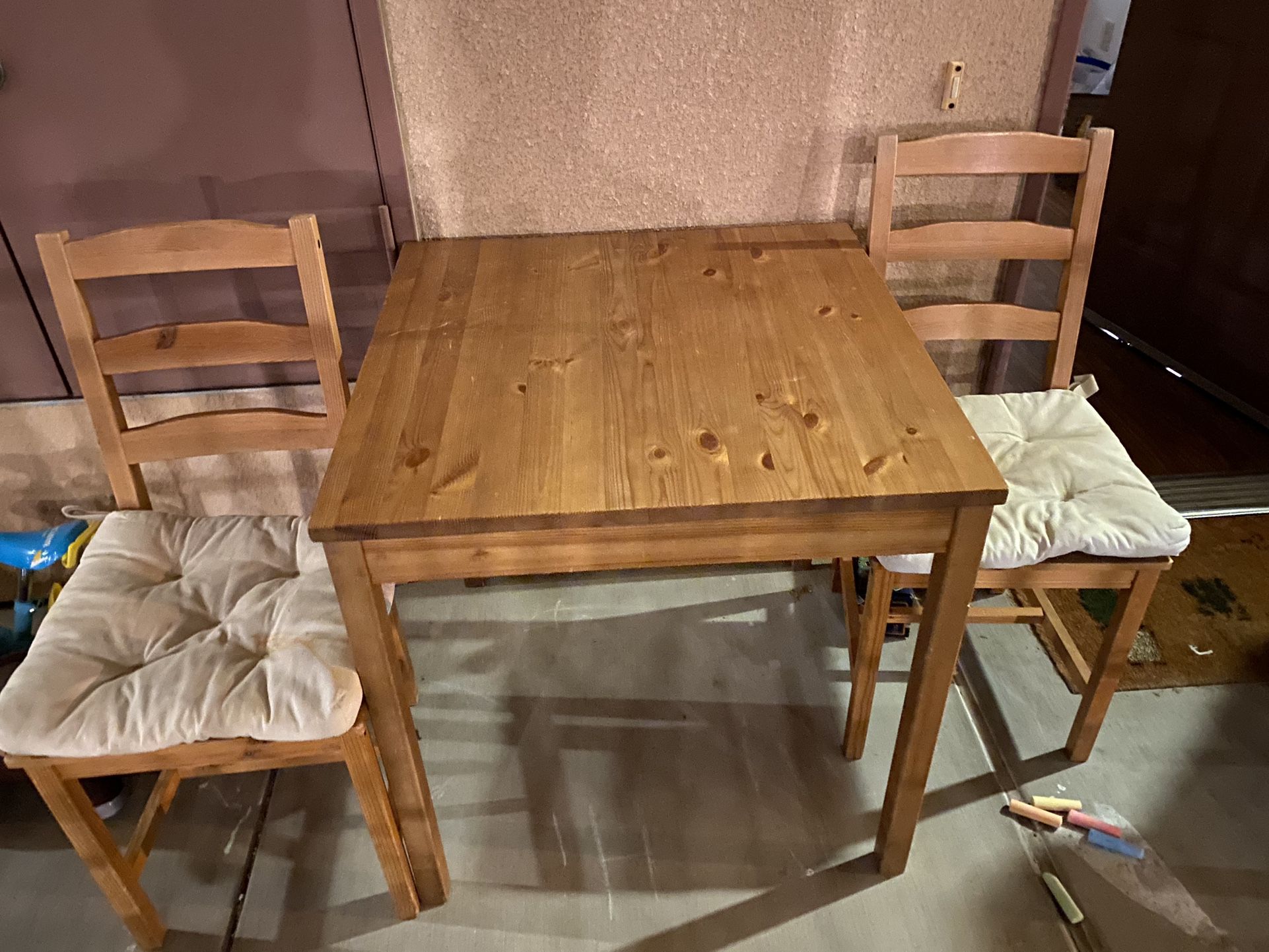 Table  29’ By 29’ And Chairs