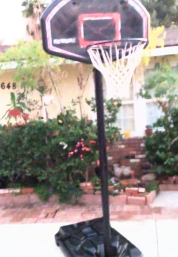 Basketball Hoop Lifetime Great Condition Holds Water and Is Very Sturdy 9 1/2' Tall