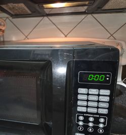 Black Countertop Microwave 700 Watt