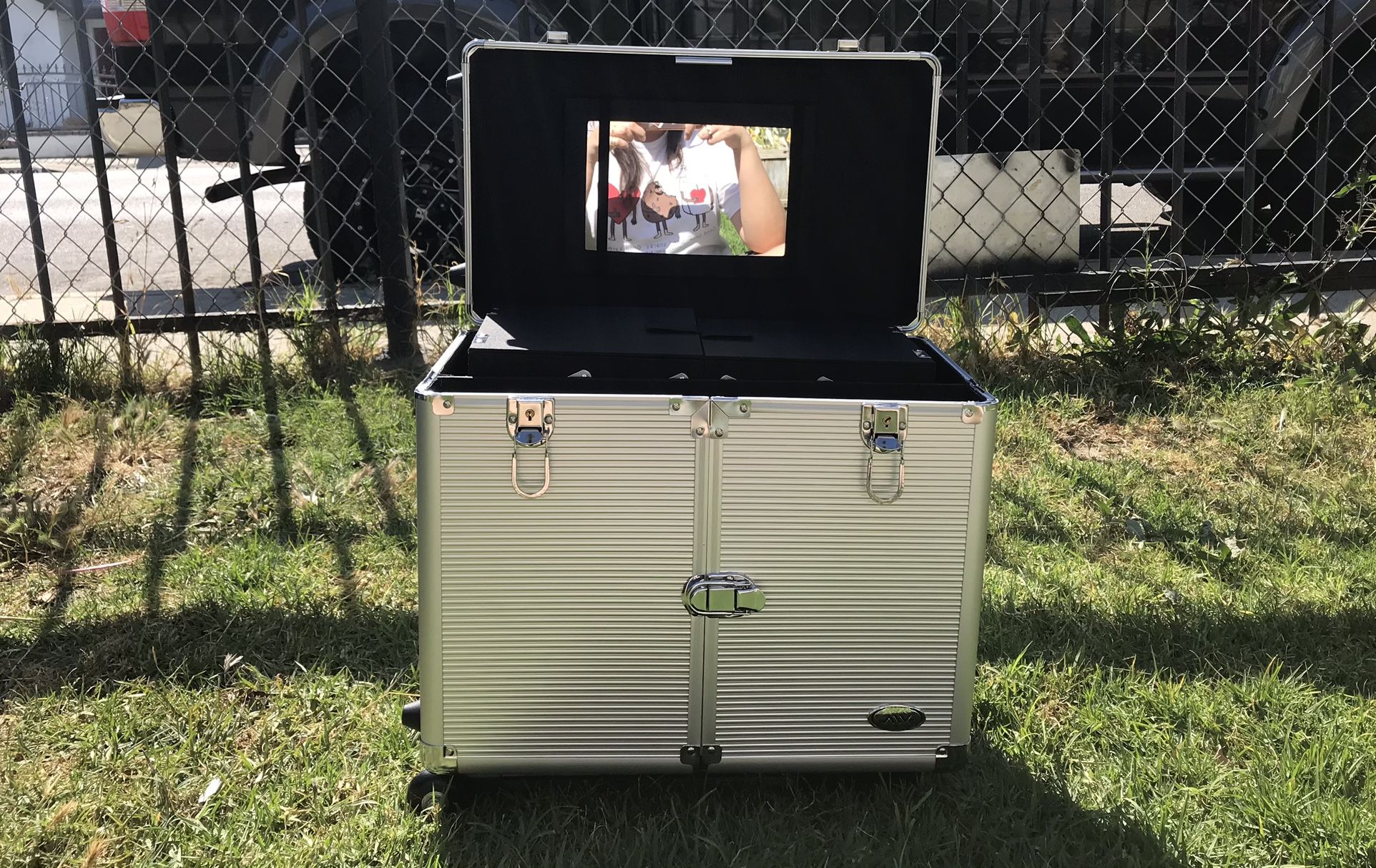 Mobile Barber Station Tool Box Rolling Makeup Hair Salon Stylist Train Case Key