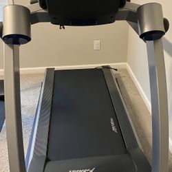 Life Fitness T5.5 Treadmill