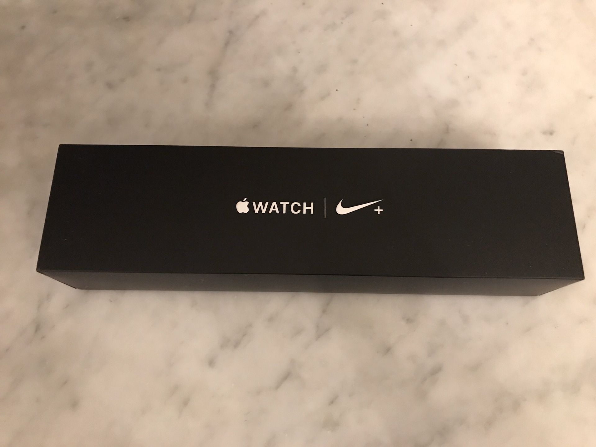 Apple Watch Nike+ Series 4 40mm Aluminum Silver / White GPS