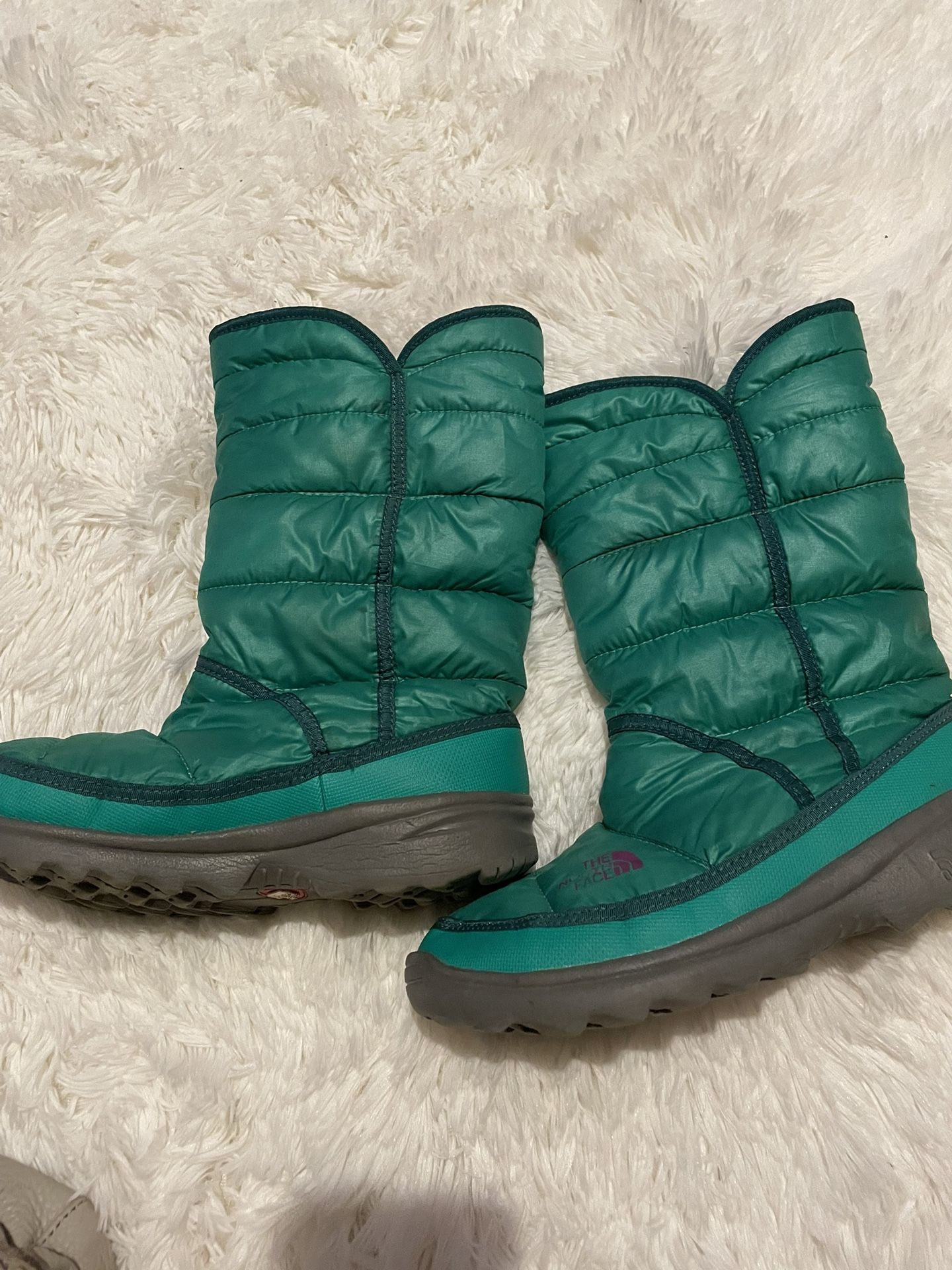 Snow Boots Size 4