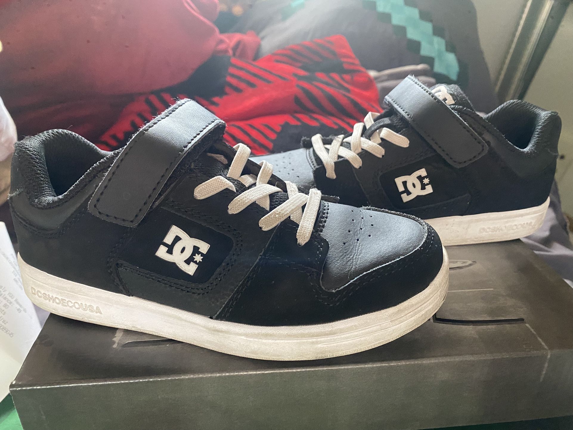 Kids DC Shoes Size 2 2Y