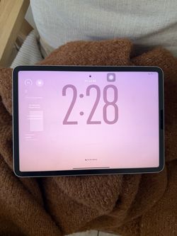 iPad Pro 11 inch 4th generation, Apple Magic Keyboard, Apple Pencil, & Accessories