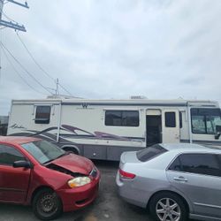 1999 Winnebago  Adventure  Rv. 