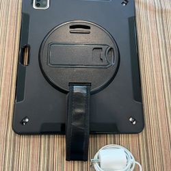 Apple iPad Pro 6th Generation 12.9 Inch Screen 128 GB