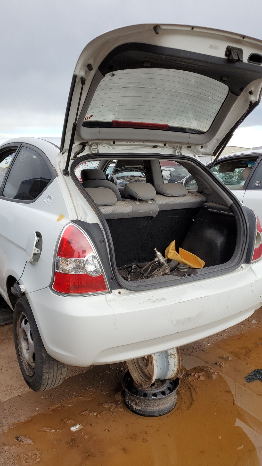 07 Hyundai Accent- Parting out only