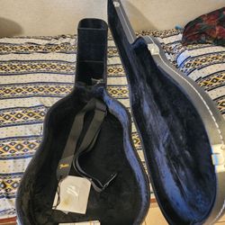 GEARLUX HARD GHITAR CASE IS LIKE NEW 