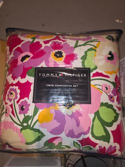 Tommy Hilfiger Twin Comforter Set