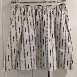 Elastic Waist, A-line style, LOFT Ann Taylor Brand
2 Front pockets, Size XS. New with Tag