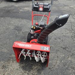 Troy Bilt Storm 24 in 2-Stage Snow Blower