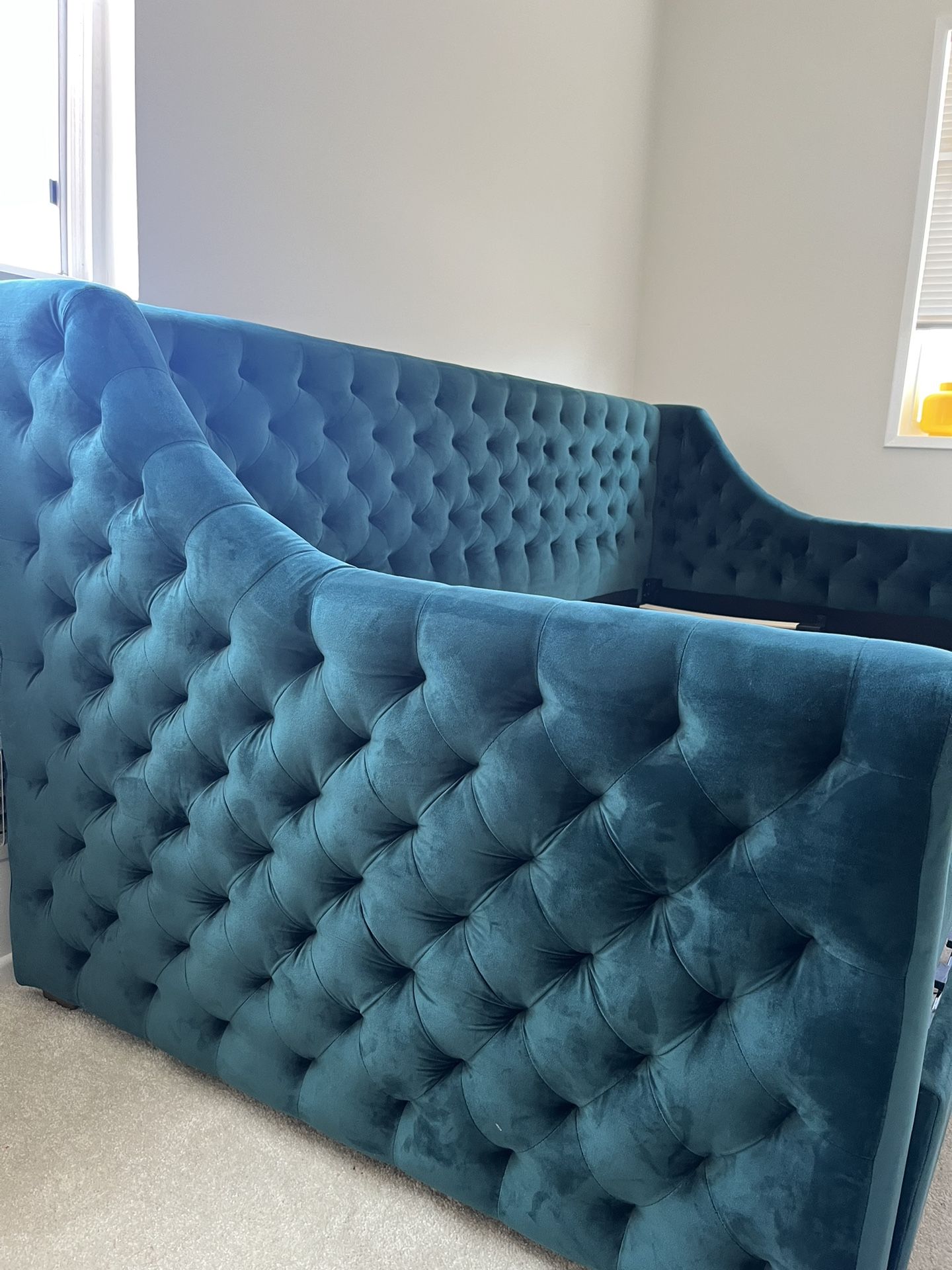 Twin Bed with Trundle in Velvet Green