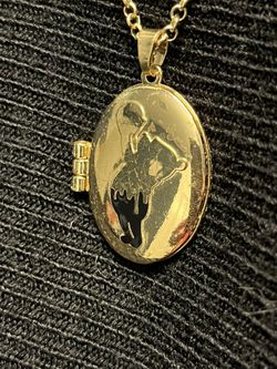 Disney’s Winnie The Pooh Locket Necklace Hinged 