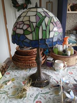 OLDER TIFFANY STYLE LAMP