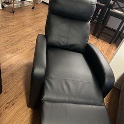 Small Recliner/ Lash chair