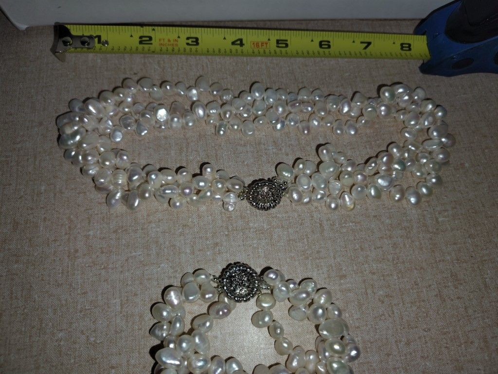 Vintage Pearl Necklace And Bracelet Not Real Pearls