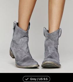 9 1/2 Woman’s Low Boots/new