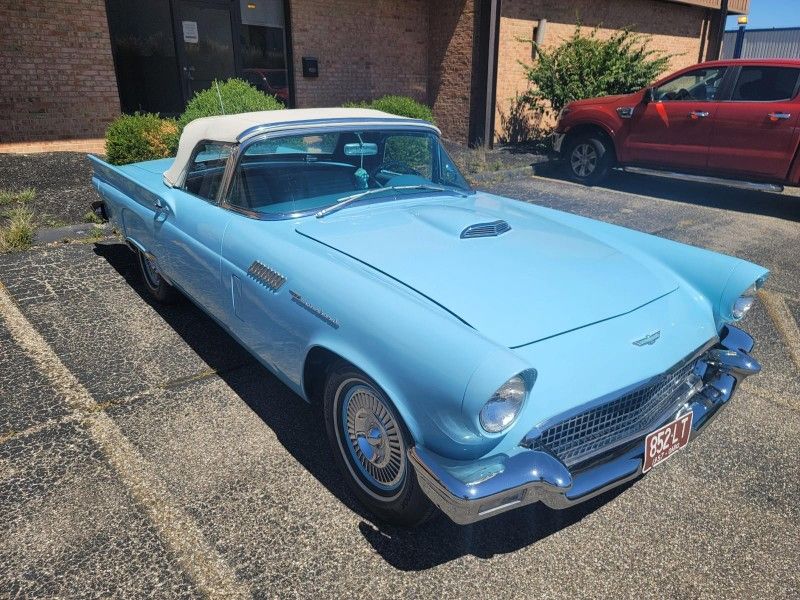 1957 Ford Thunderbird