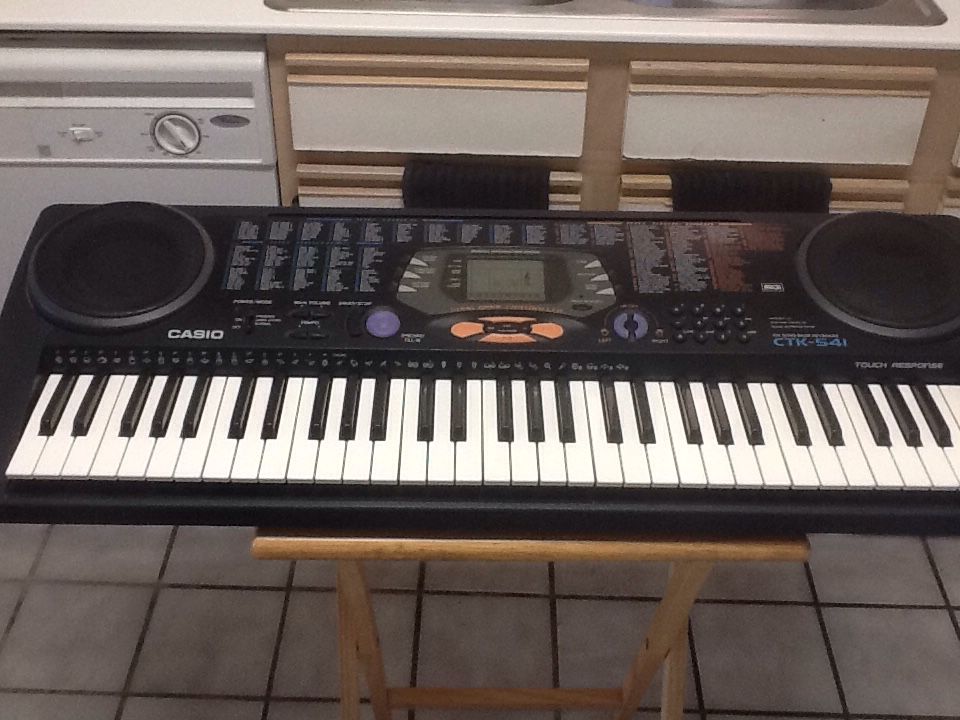 CASIO CTK-541 Midi Music Keyboard - 61 Key Piano - Touch Response Making Beats