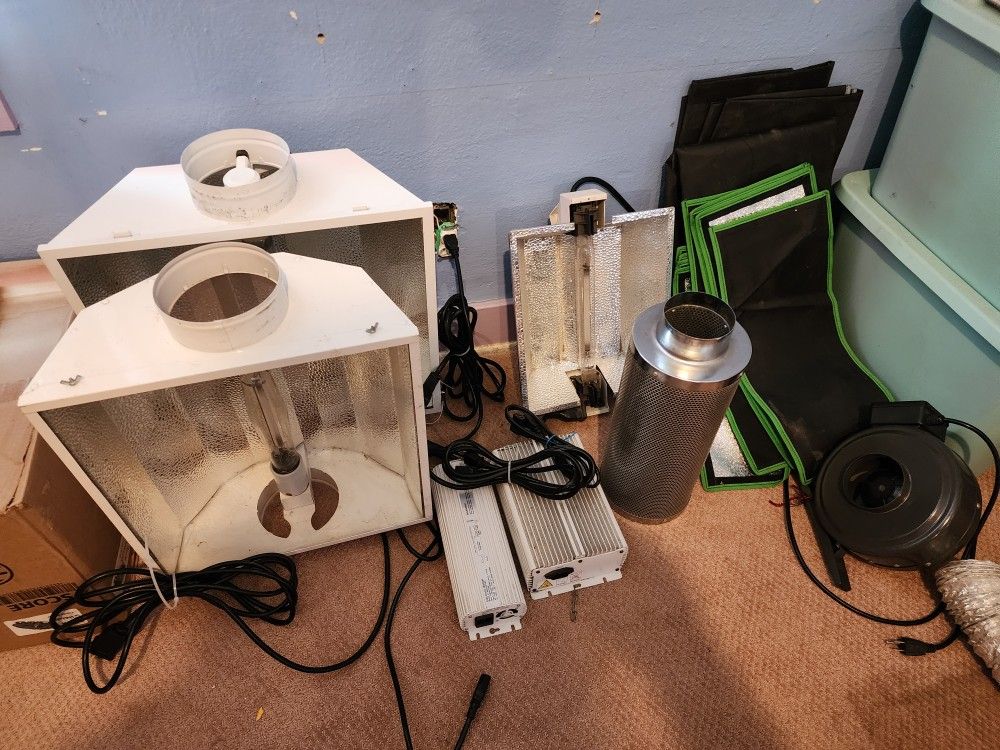 6x6x6 Grow Tent With Lights, Invertors, Carbon Filter, And Inline Fan