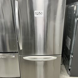 LG 33inch. Bottom-Freezer With Ice Maker Stainless Steel Refrigerator 