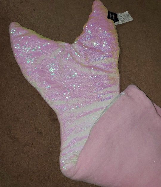 BRAND NEW BLING BLING IRIDESCENT SEQUINED MERMAID SLEEPING BAG