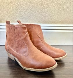 Woman shoes Size 6.5 Excellent Condition $5