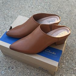 Women’s Sz 9.5 Clarks Mules