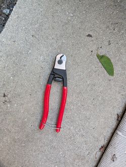Wire Cutter And Bolts