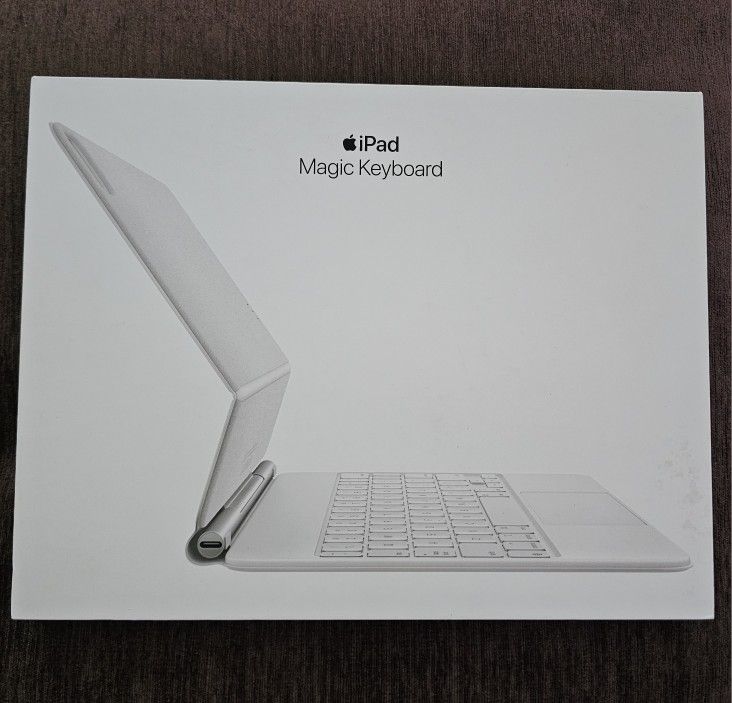 Apple Magic Keyboard (Ipad 11") Like New