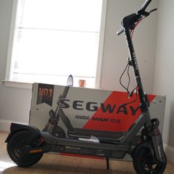 Segway Ninebot Max G3 Electric Scooter 28 mph Max Speed w/ 50 miles Max Range  Black Like New