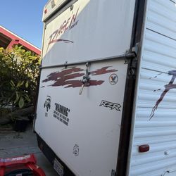 2005 Toy Hauler Trailer 28x8ft