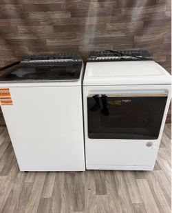 Whirlpool washer and gas dryer laundry set