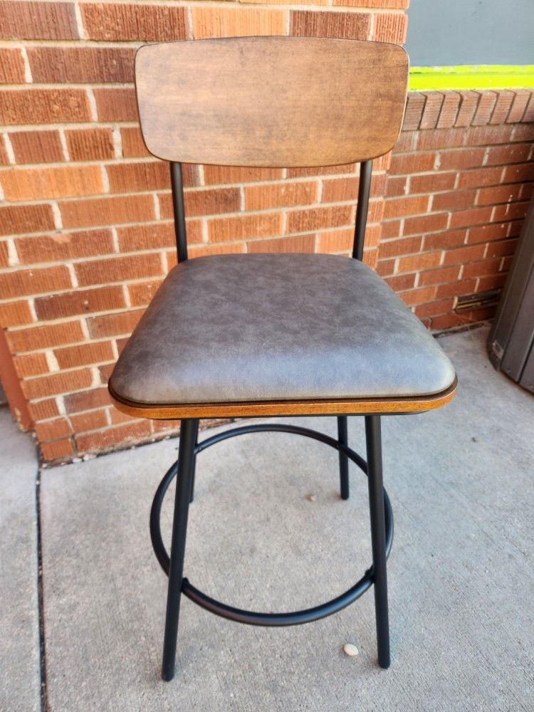 Brand New Swivel Counter Height Barstools With Back