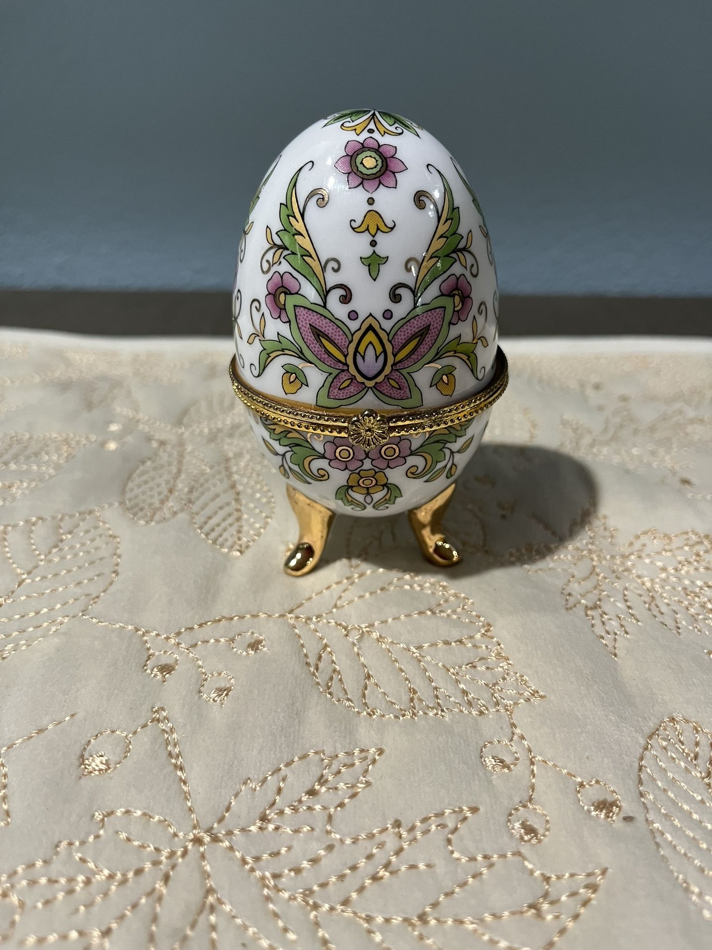 Beautiful Porcelain Butterfly Egg Trinket Box